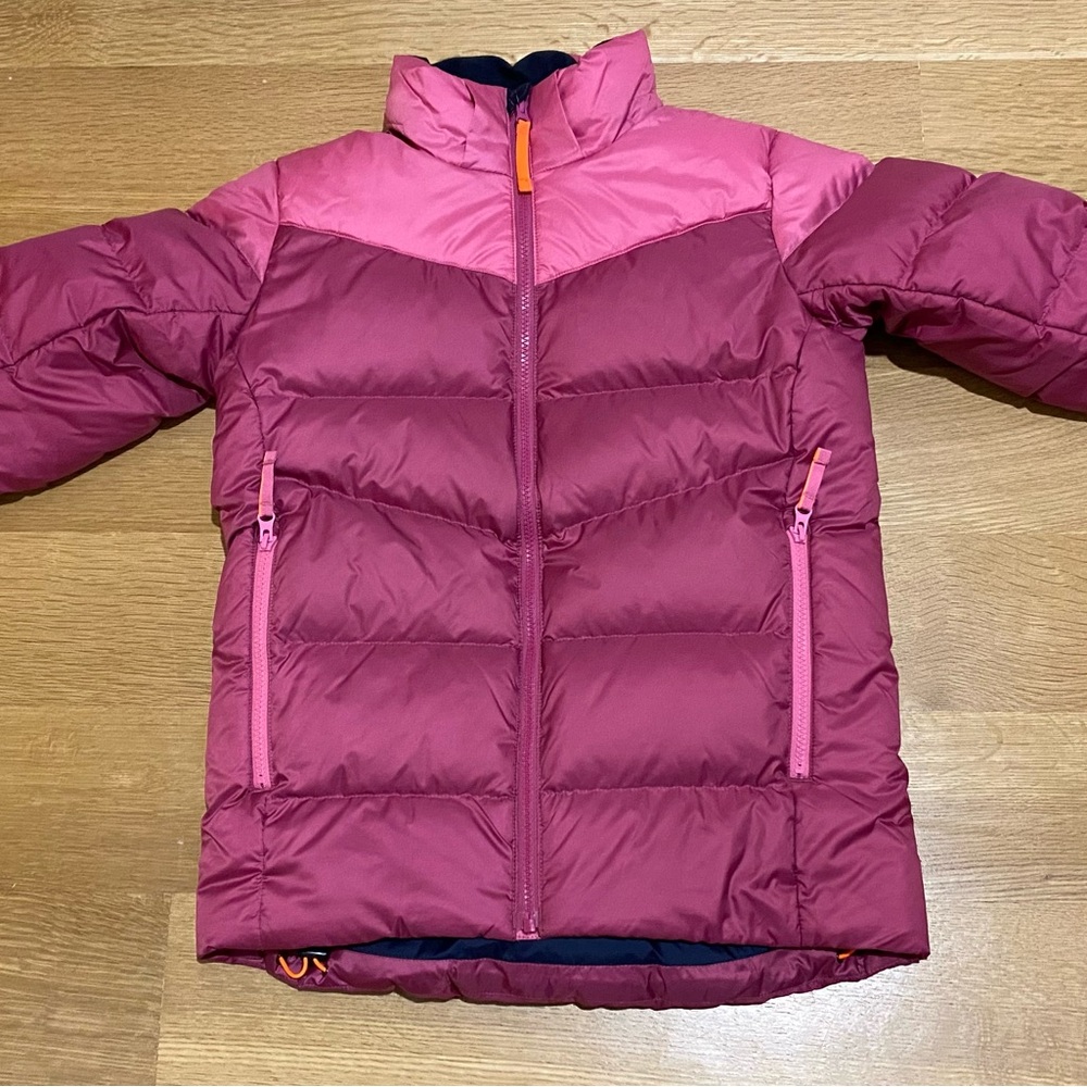 Helly Hansen down-filled, waterproof ski jacket w/removable hood. Girl’s size 12